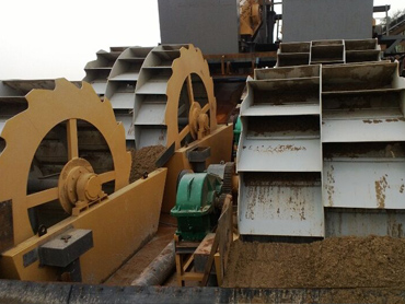 湖北4臺輪斗洗砂機現(xiàn)場